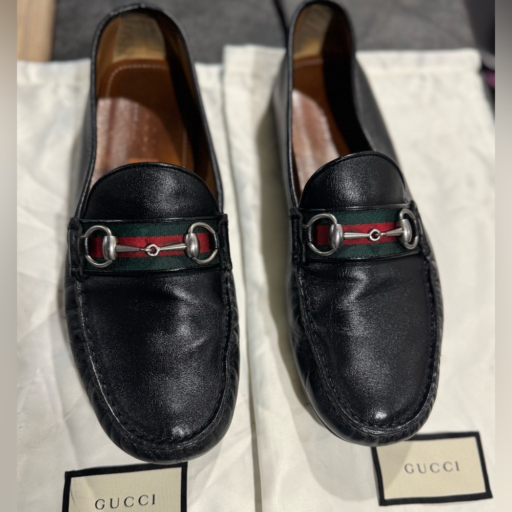 Gucci Black Leather Loafers with Green and Red Stripes